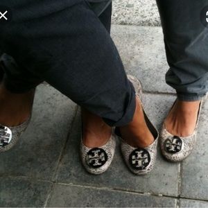 Tory Burch Flats Silver Snakeskin, great condi